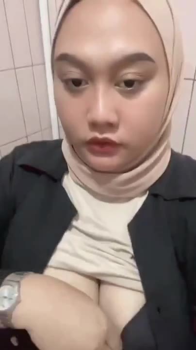 Gadis Hijab Toge Binal Pamer Susu Gede