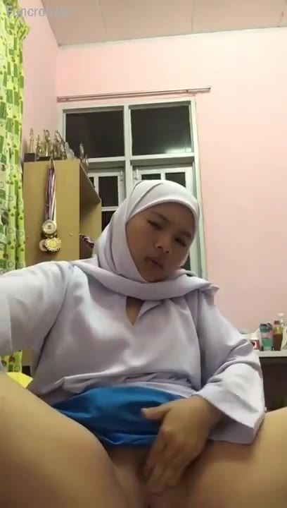 Gadis Pelajar Binal Gesek Memek