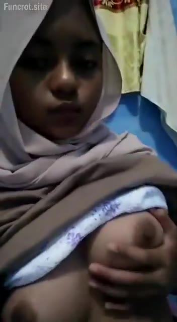 Hijab Cantik Pamer Toket