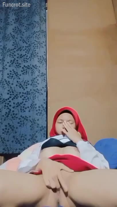 Hijab Merah Sange Colok Memek Becek