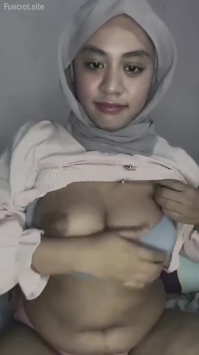 Hijab Sange Abu Abu Pamer Toket Gede