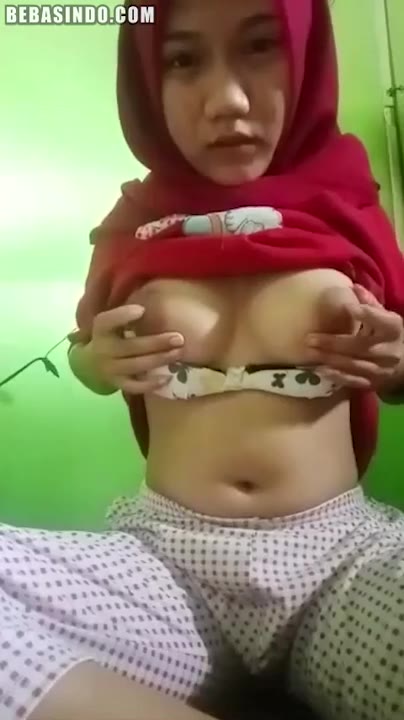Bokep Indo Cewek Cantik Jilbab Merah Masturbasi