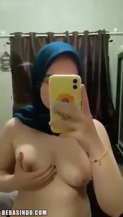 Bokep Indo Hijab Montok Pamer Body Depan Cermin