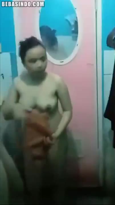 Bokep Indo Ngintip Anak Gadis Kos 4