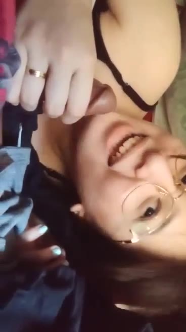 Bokep Indo Pacar Kacamata Cantik Belajar BJ