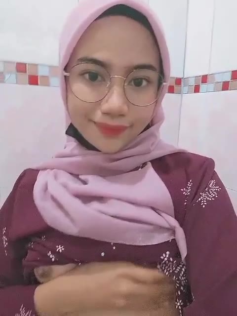 Bokep Jilbab Pamer Tocil Colmek Sampai Memek Berlendir