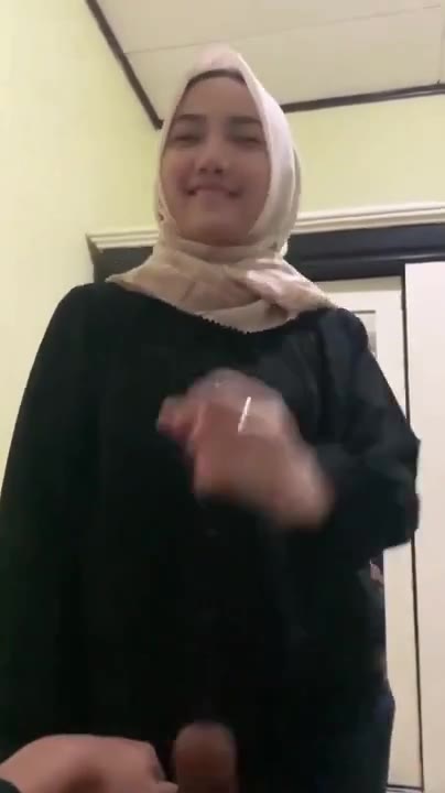 Bokep Reupload Cewek Jilbab Penurut Nyepong Kenyot Susu Imut