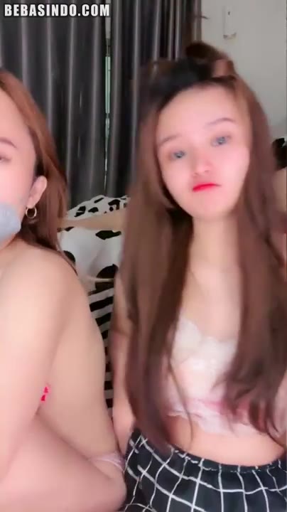Bokep Saling Pamer Uting Duo Gadis Kembar Mango